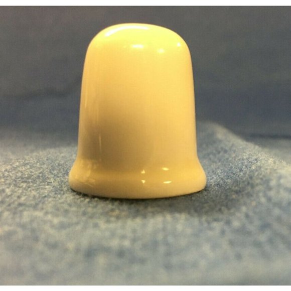 Thimbles Porelain Painted with Colonial Couple - Picture 2 of 3